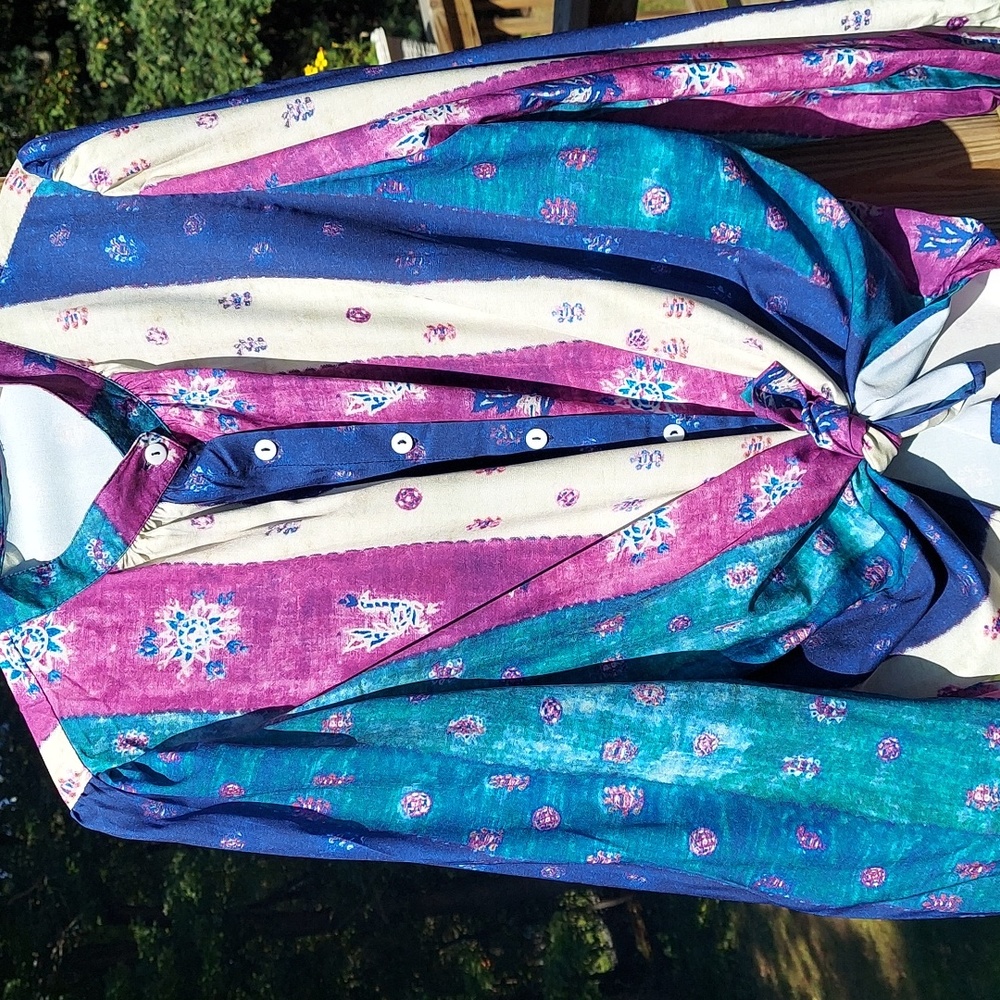 Mandarin Collar, Button Down L/S Puff Silky Sleeve Blouse Sz XL
(Bin 1) - Picture 3 of 12